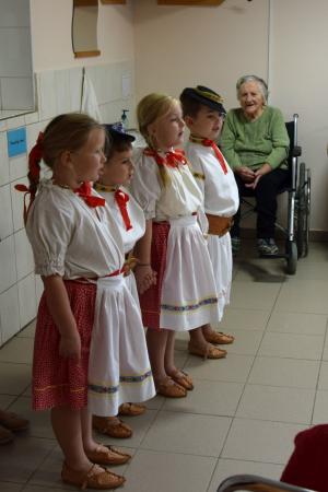 Návšteva seniorov v Tilii